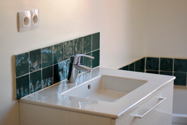 Renovation salle de bain ancienne faience zellige 01