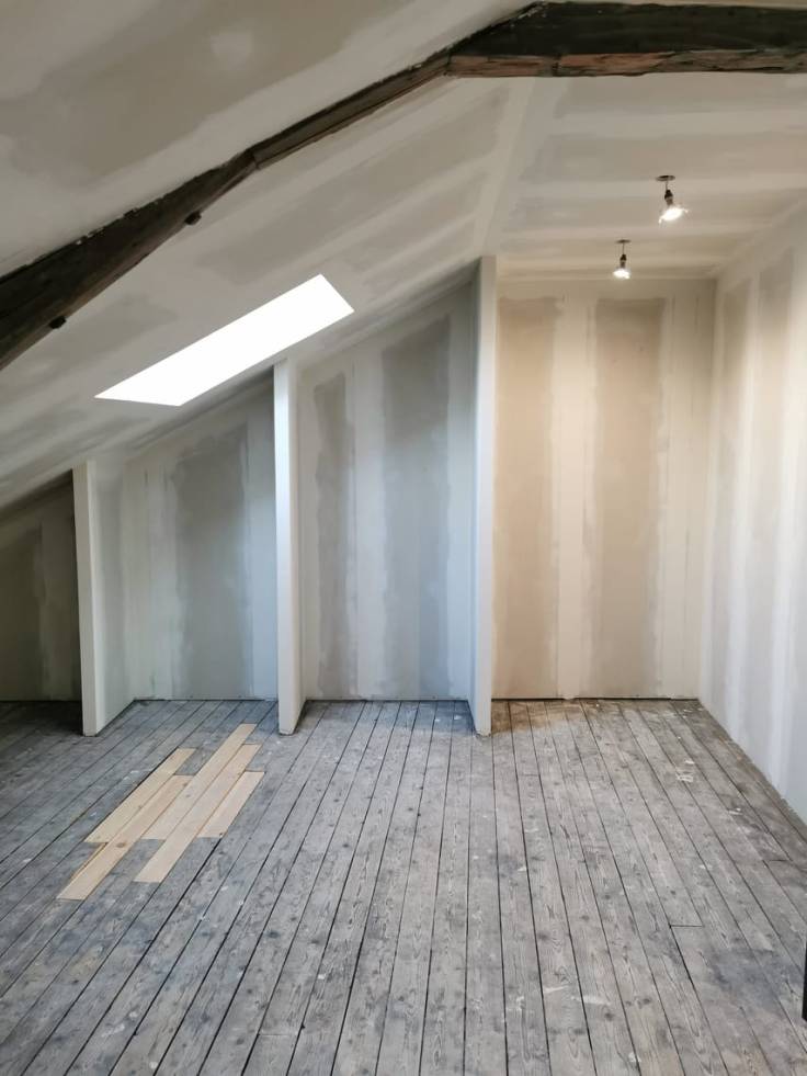 Transformer son grenier en dressing chambre amis bureau 02